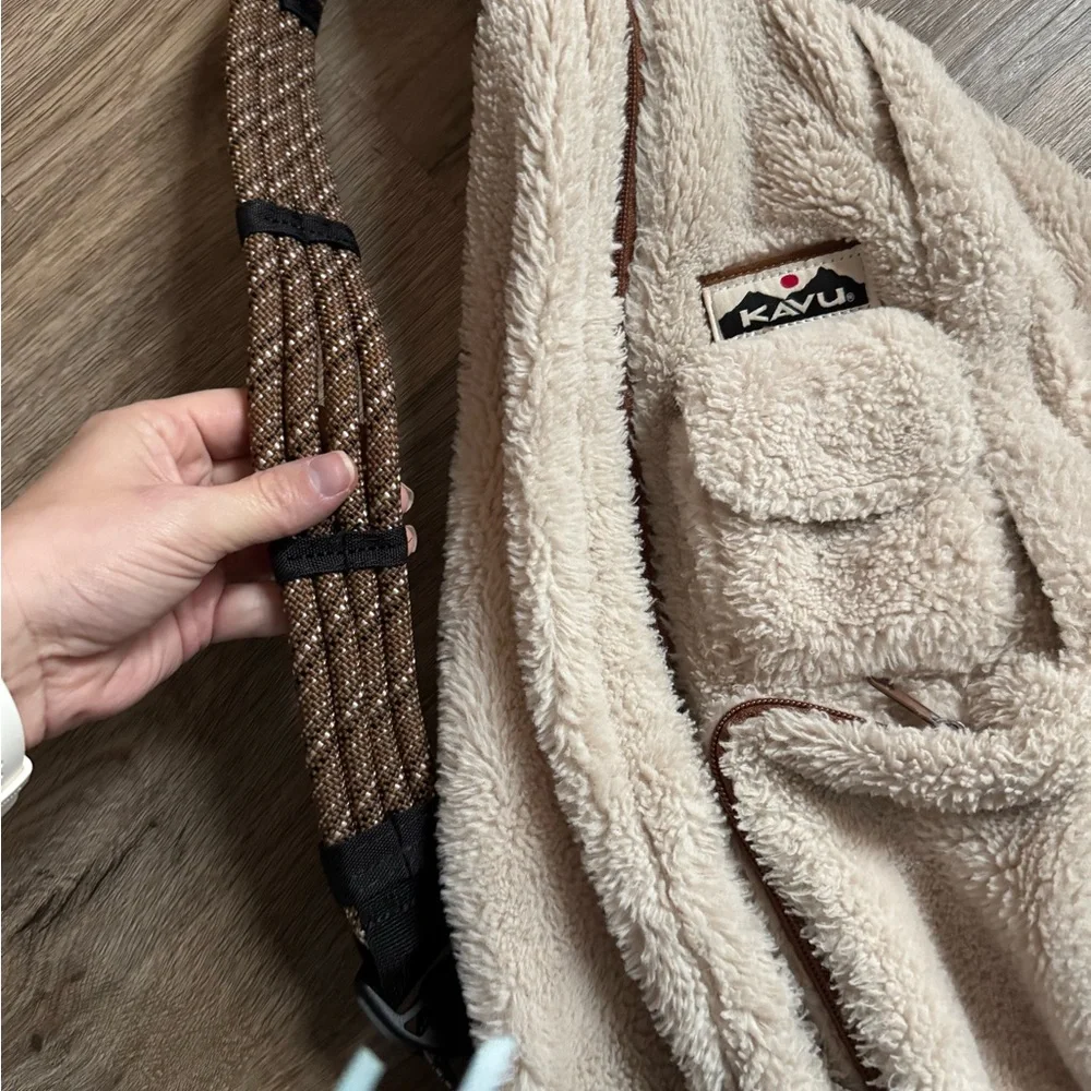 KAVU original Sherpa fuzz snug Cream Sling Bag